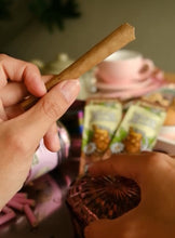 Load image into Gallery viewer, Blazy Susan Tea Leaf Wraps