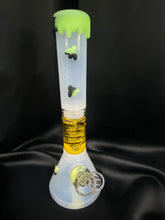 Load image into Gallery viewer, Stratus Silicone Bee Clear Freezable Waterpipe