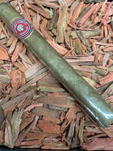 Load image into Gallery viewer, Arturo Fuente Emperador