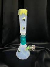 Load image into Gallery viewer, Stratus Silicone Bee Clear Freezable Waterpipe
