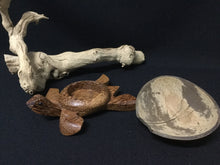 Load image into Gallery viewer, Turtle Ashtray Wood
